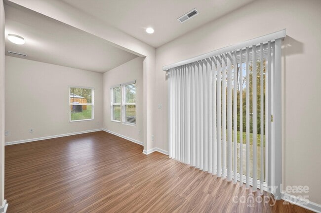 Building Photo - 711 Lackey St