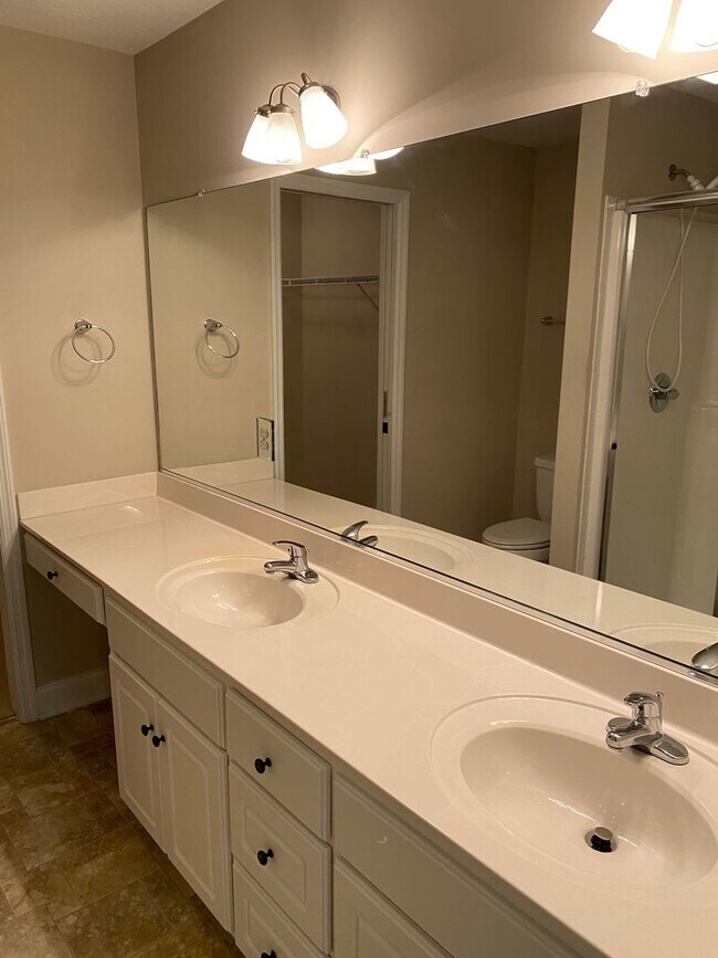 Building Photo - 817 Bryans Circle