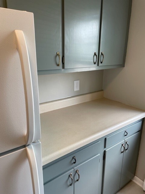 Building Photo - 915 Country Club Dr