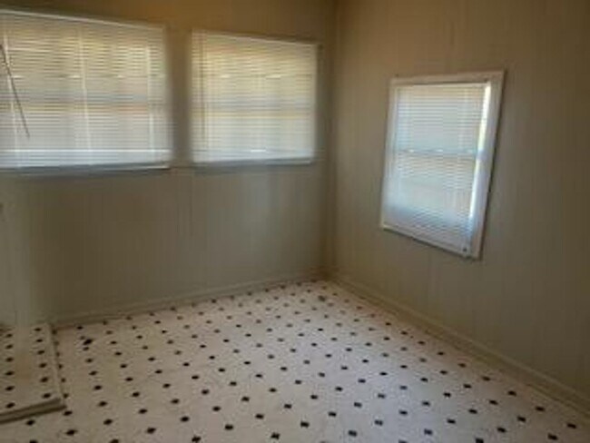 Building Photo - 3427 S Prescott Cir