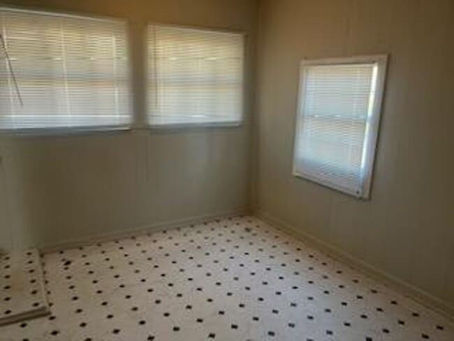 Building Photo - COMING SOON!!!!!  U OF M Area!!!