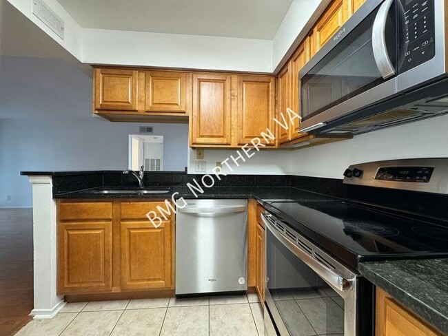 Building Photo - 3305 Wyndham Cir