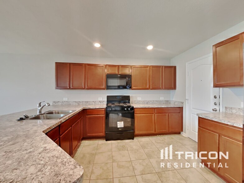 Building Photo - 5342 Castle Discordia St