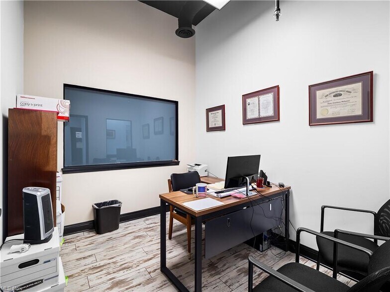 Building Photo - 408 W Saint Clair Ave