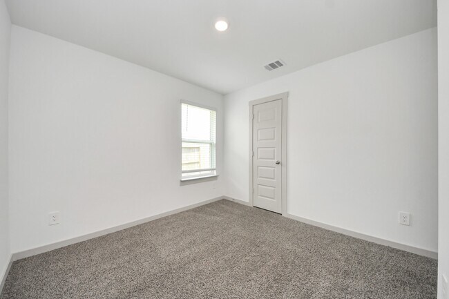 Building Photo - 4911 Pne Hvn Ln