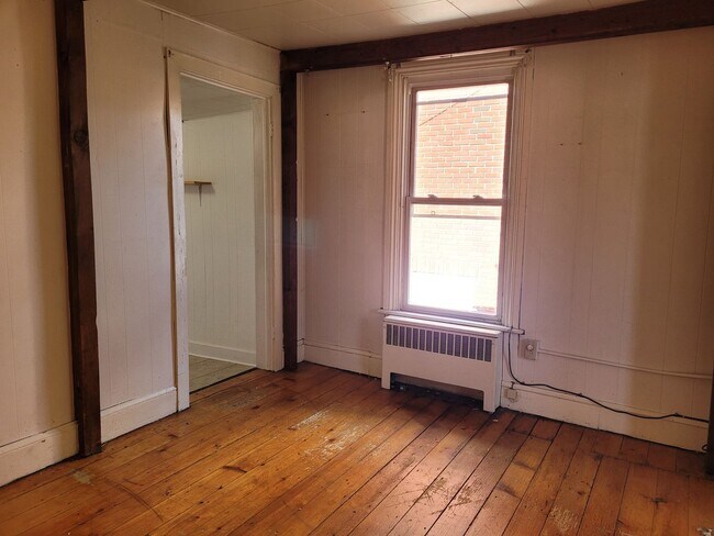 Building Photo - 38 N Earl St