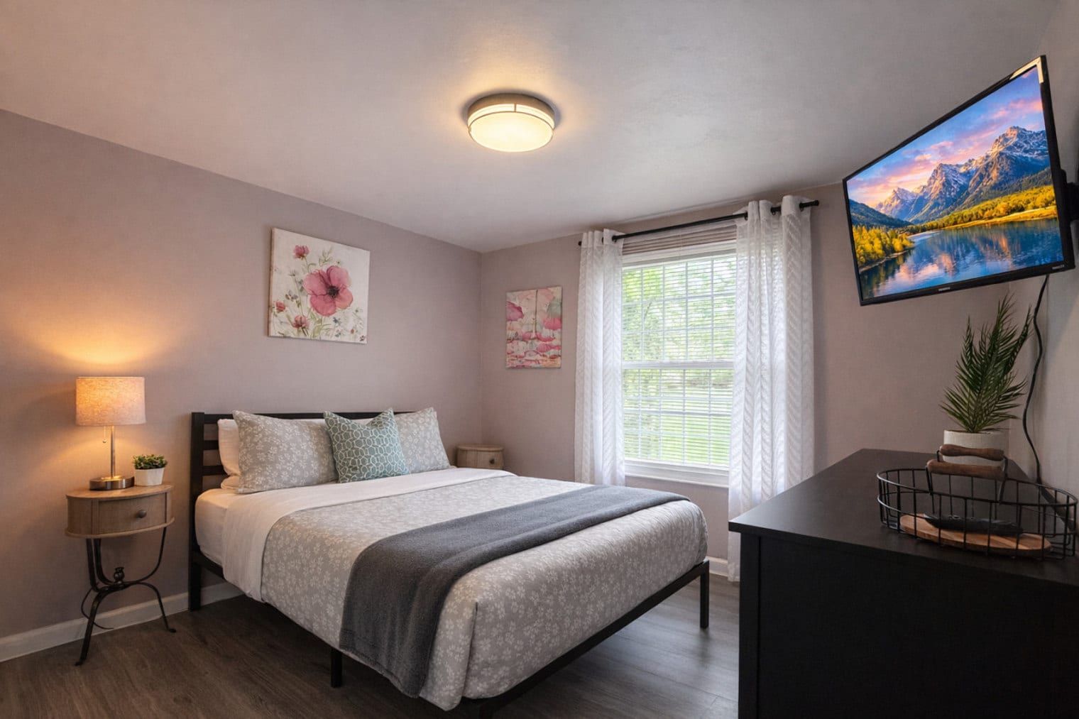 Building Photo - 11423-11425 5 Cedars Rd