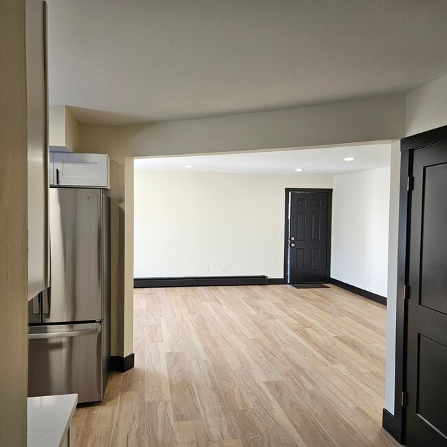 Building Photo - 1115 E Algonquin Rd