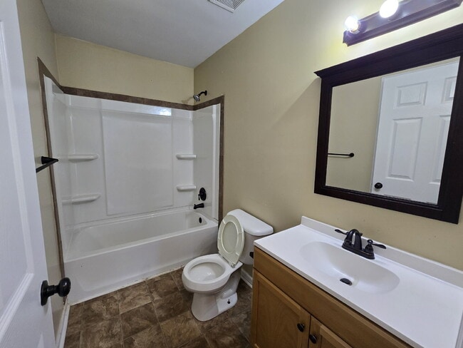 Building Photo - 878 Wedgewood Ct