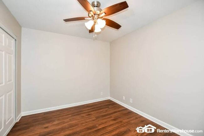 Building Photo - Newly renovated spacious 3 bed/2 bath with...