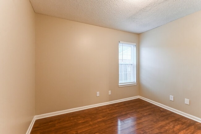 Building Photo - 5819 Waverly Dr