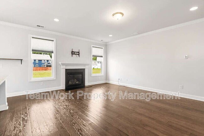 Building Photo - 233 Seaworthy St