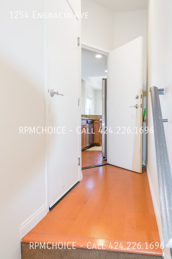 Building Photo - 1254 Engracia Ave