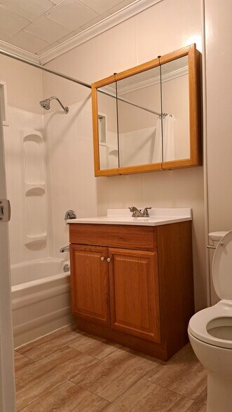 Building Photo - 32 Douglas St