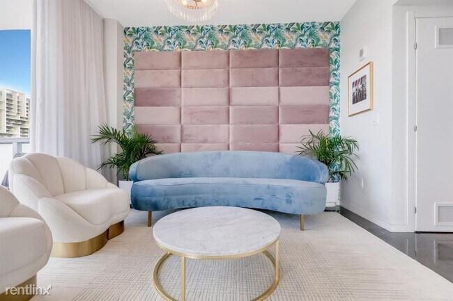 Building Photo - 220 21st St