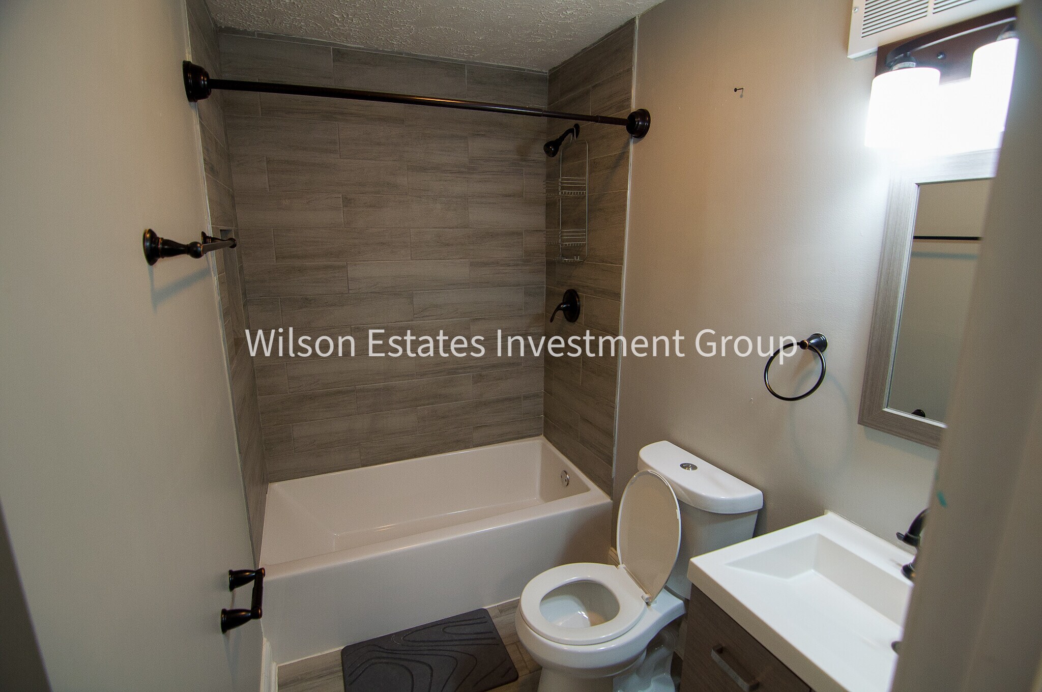 Building Photo - 213 Midland Ave