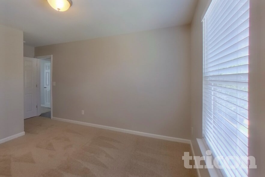 Building Photo - 9626 Rothman Ln