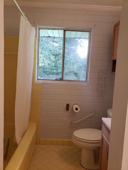 Building Photo - 4359 Montclair Cir E