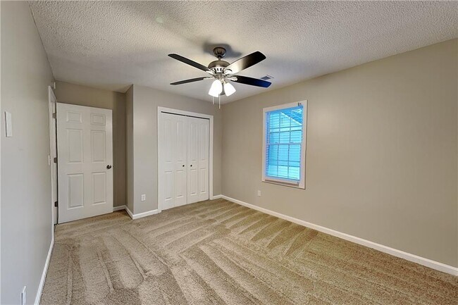 Building Photo - 4203 E Emerald Dr NW