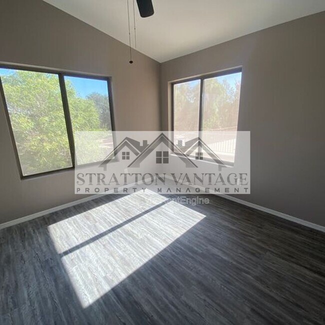 Building Photo - 10646 W Alvarado Rd