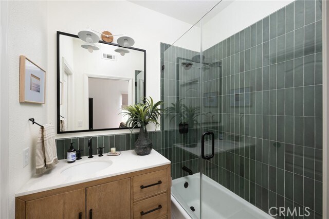 Building Photo - 5 Auvergne