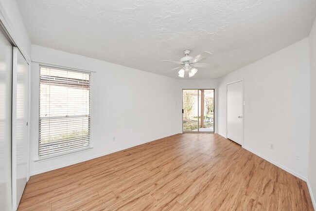 Building Photo - 17003 Amidon Dr