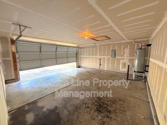 Building Photo - 1320 Ben Livingston Rd