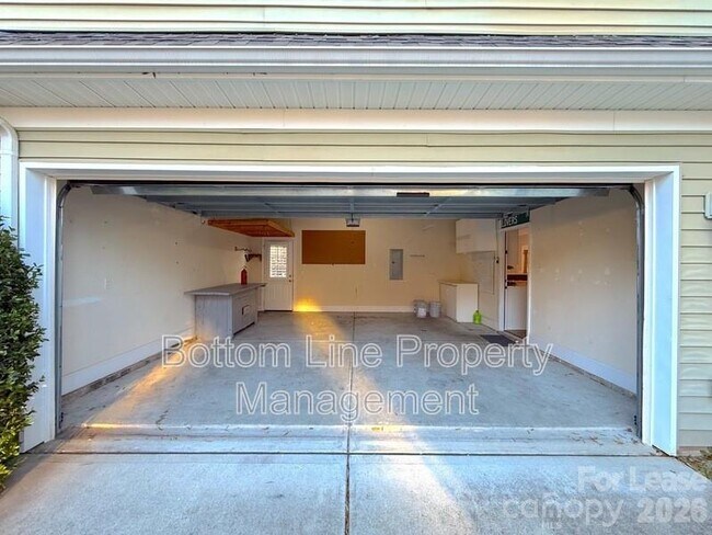 Building Photo - 5200 Craftsman Ridge Dr