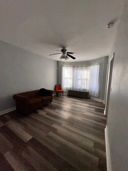 Building Photo - 4215 S Washtenaw Ave