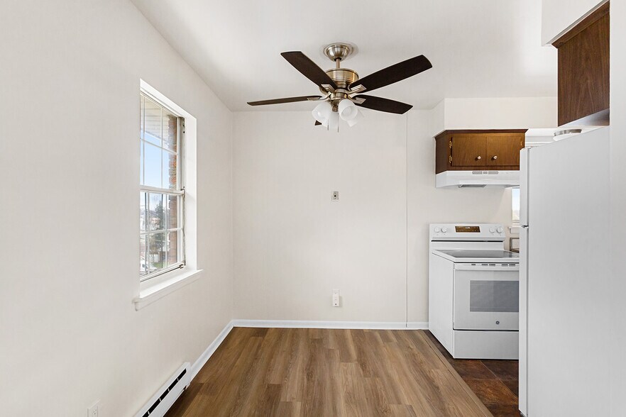 Building Photo - 145 Arnot St