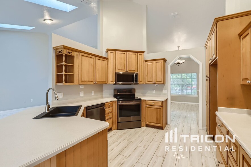 Building Photo - 5665 Olde Kings Ct