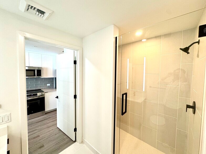 Building Photo - 355 NW 19th Ln