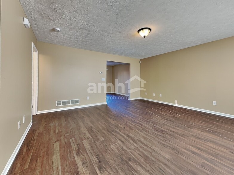 Building Photo - 18 Robin Way