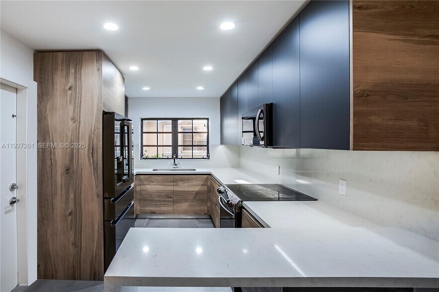 Building Photo - 407 Minorca Ave