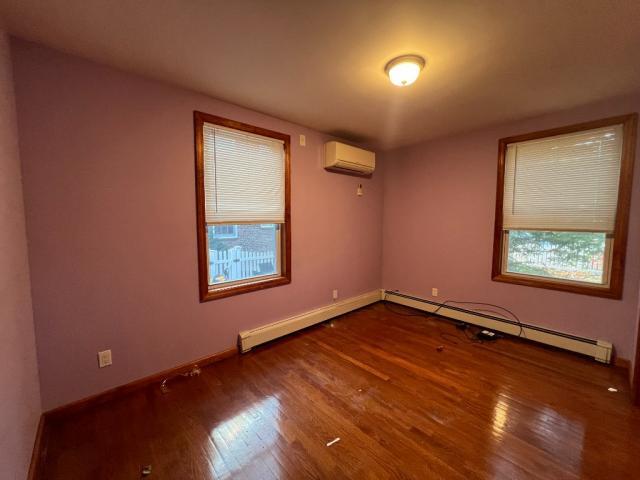 Building Photo - 2 bedroom in SUNNYSIDE NY 11104