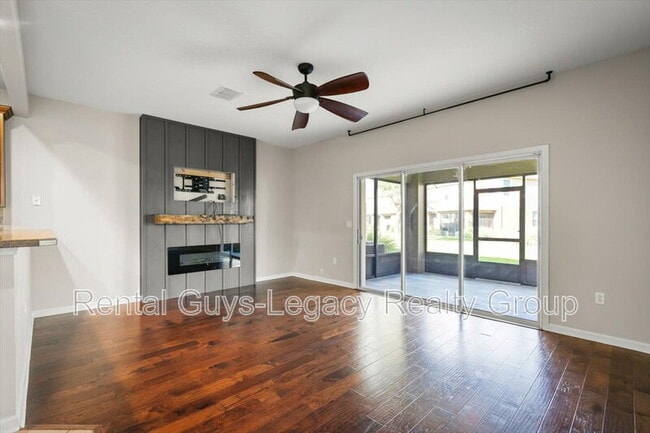 Building Photo - 13354 Solar Dr