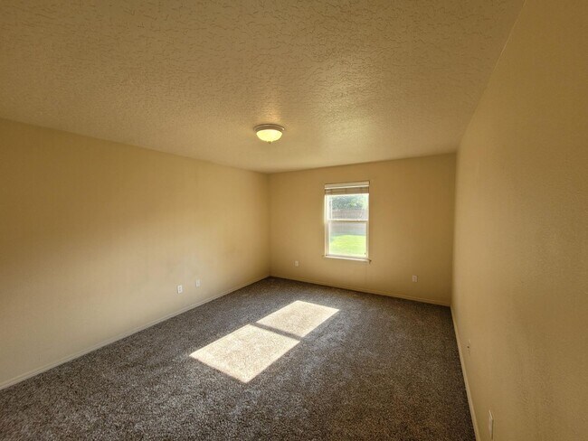 Building Photo - 4450 N Mooney Falls Way