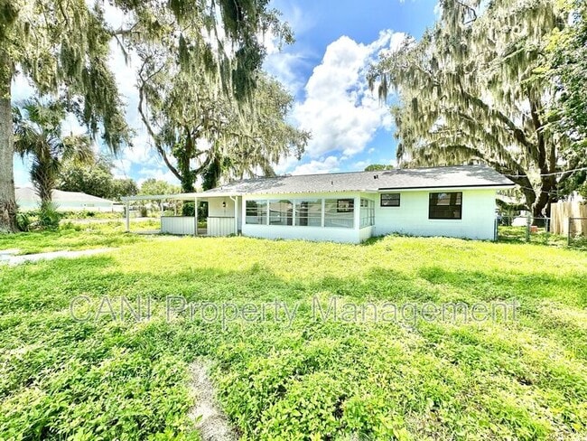 Building Photo - 2517 Royal Palm Dr