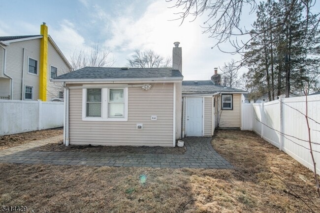 Building Photo - 315 Lake Shore Dr