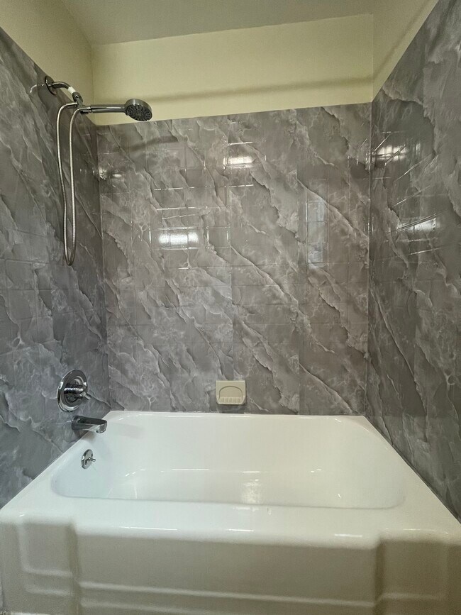 Building Photo - 60 Morgan Ln