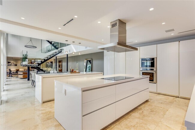 Building Photo - 1701 Espanola Dr