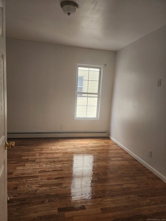 Building Photo - 120 Easton Ave