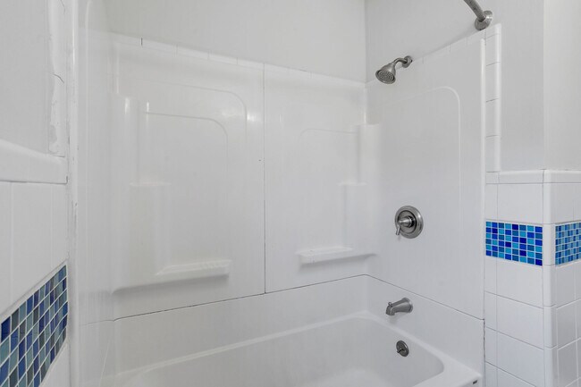 Building Photo - 20 Lake Ave