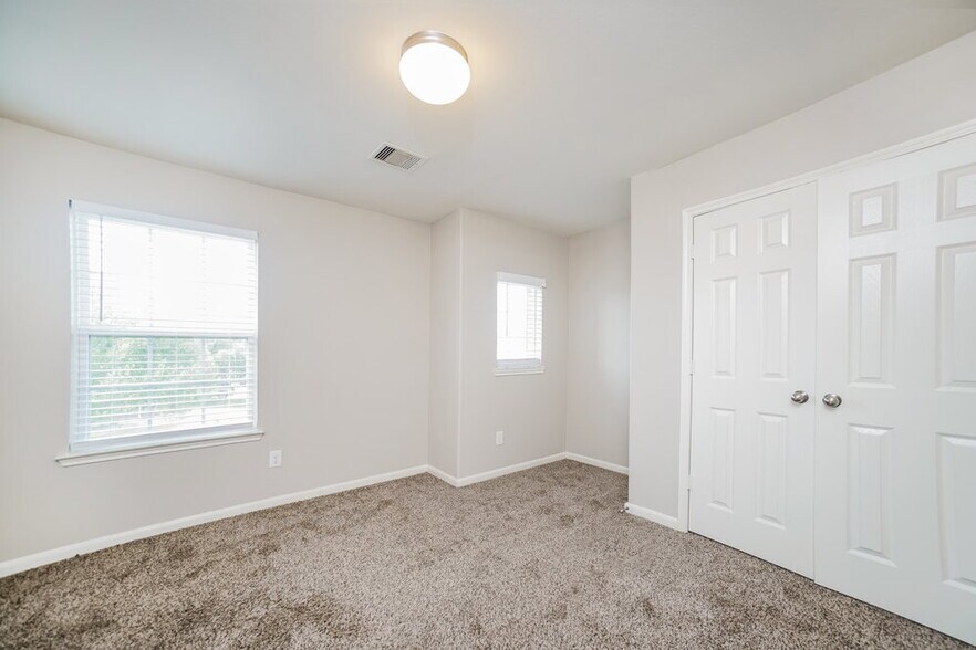 Building Photo - 2630 Mesquite Ridge Dr