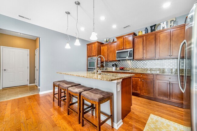 Building Photo - 16519 S Fox Run Cir
