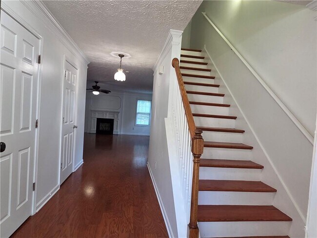 Building Photo - 5834 Bridgeport Ct