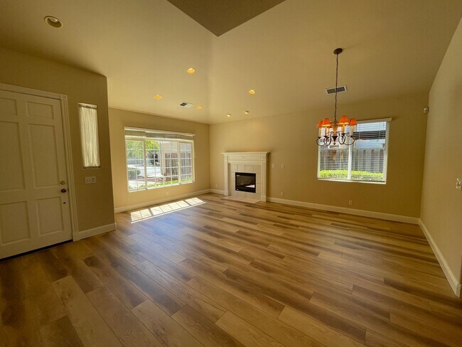 Building Photo - 1020 White Cloud Dr