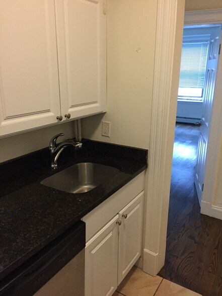 Building Photo - 74 Brainerd Rd