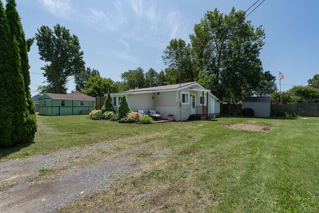 Building Photo - **Furnished Winter Rental** - Sackets Harbor