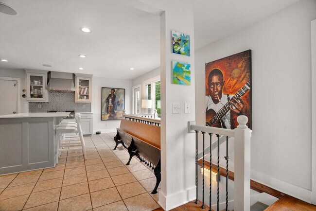 Building Photo - 802 N Park Ave